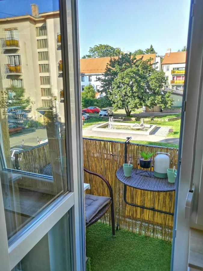 Central Home Apartment In The City Center Эгер Экстерьер фото